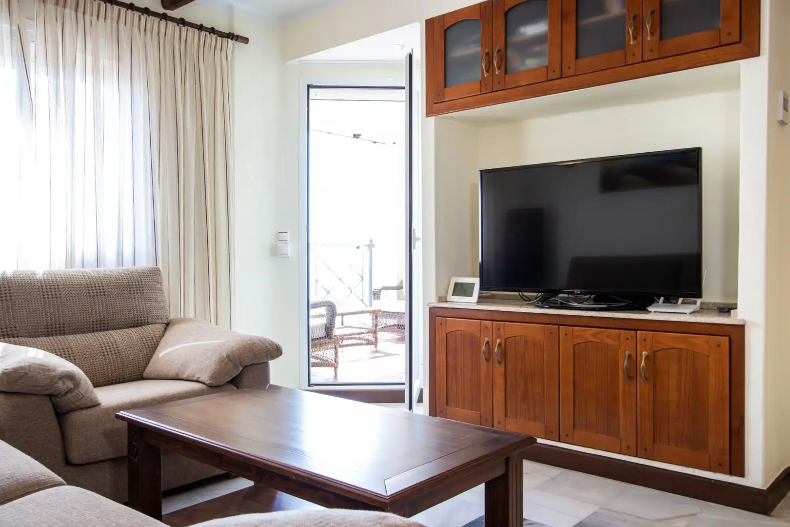 Sala d'estar de Apartament en venda en Torrevieja amb Jardí privat, Terrassa i Balcó
