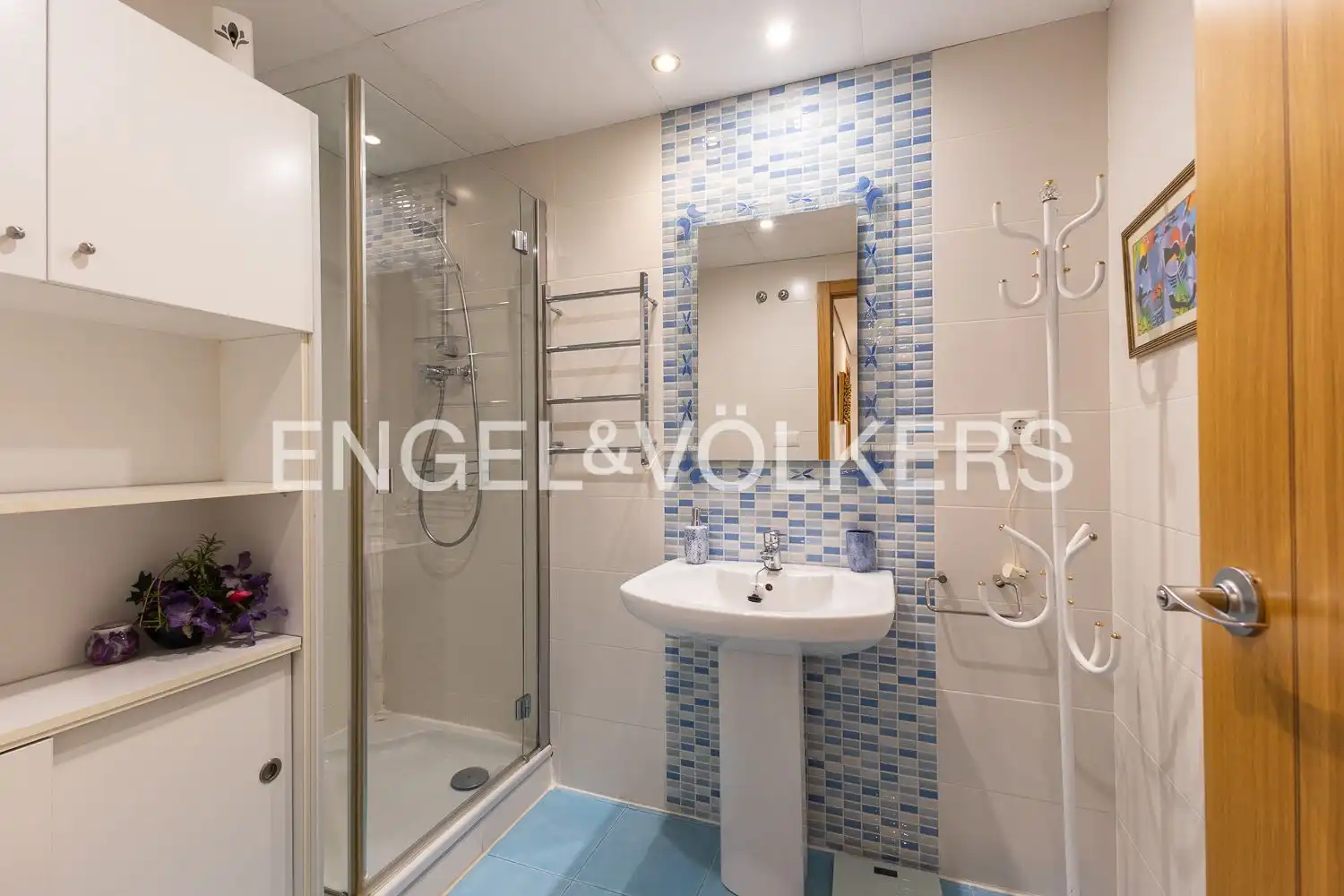Bathroom of Attic for sale in Valencia  with Air Conditioner, Heating and Terrace