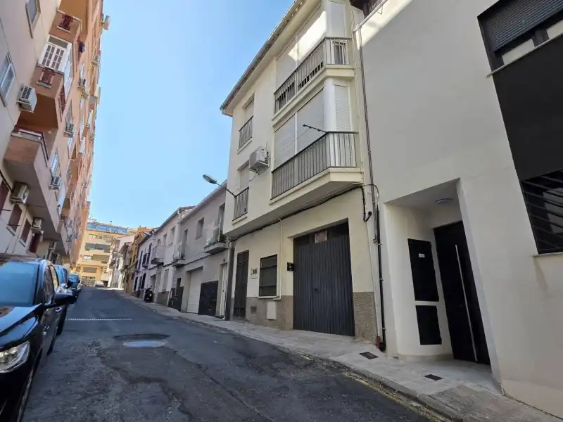 Vista exterior de Casa o xalet en venda en Plasencia amb Aire condicionat, Calefacció i Jardí privat