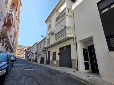 Xalet amb balcó en venda a Miralvalle - Av. Virgen del Puerto - La Data