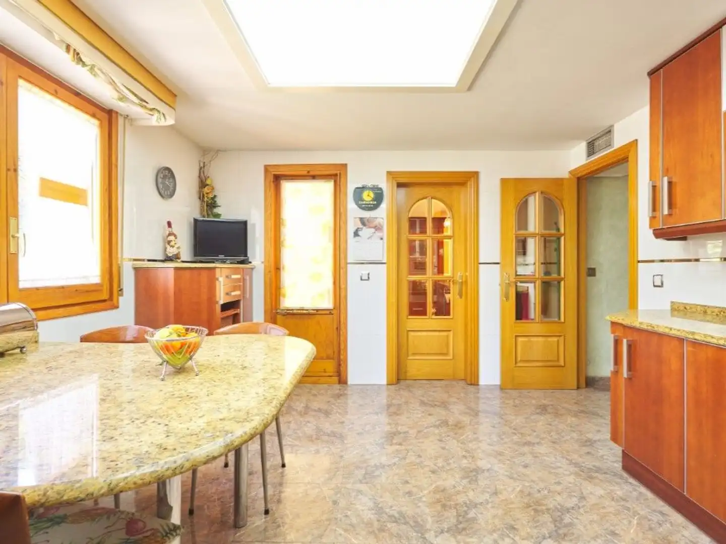 Cuina de Casa o xalet en venda en Zaragoza amb Aire condicionat, Calefacció i Jardí privat