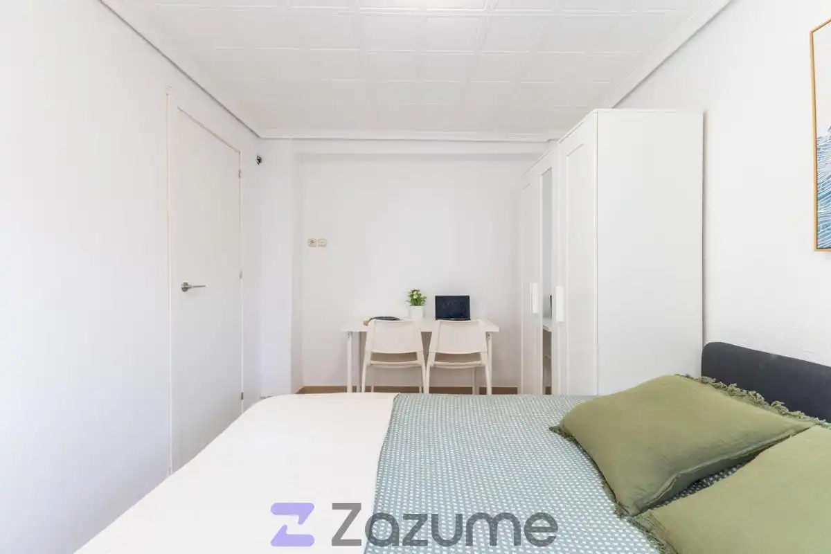 Habitación de Piso para compartir en Valencia con Calefacción, Amueblado y Horno