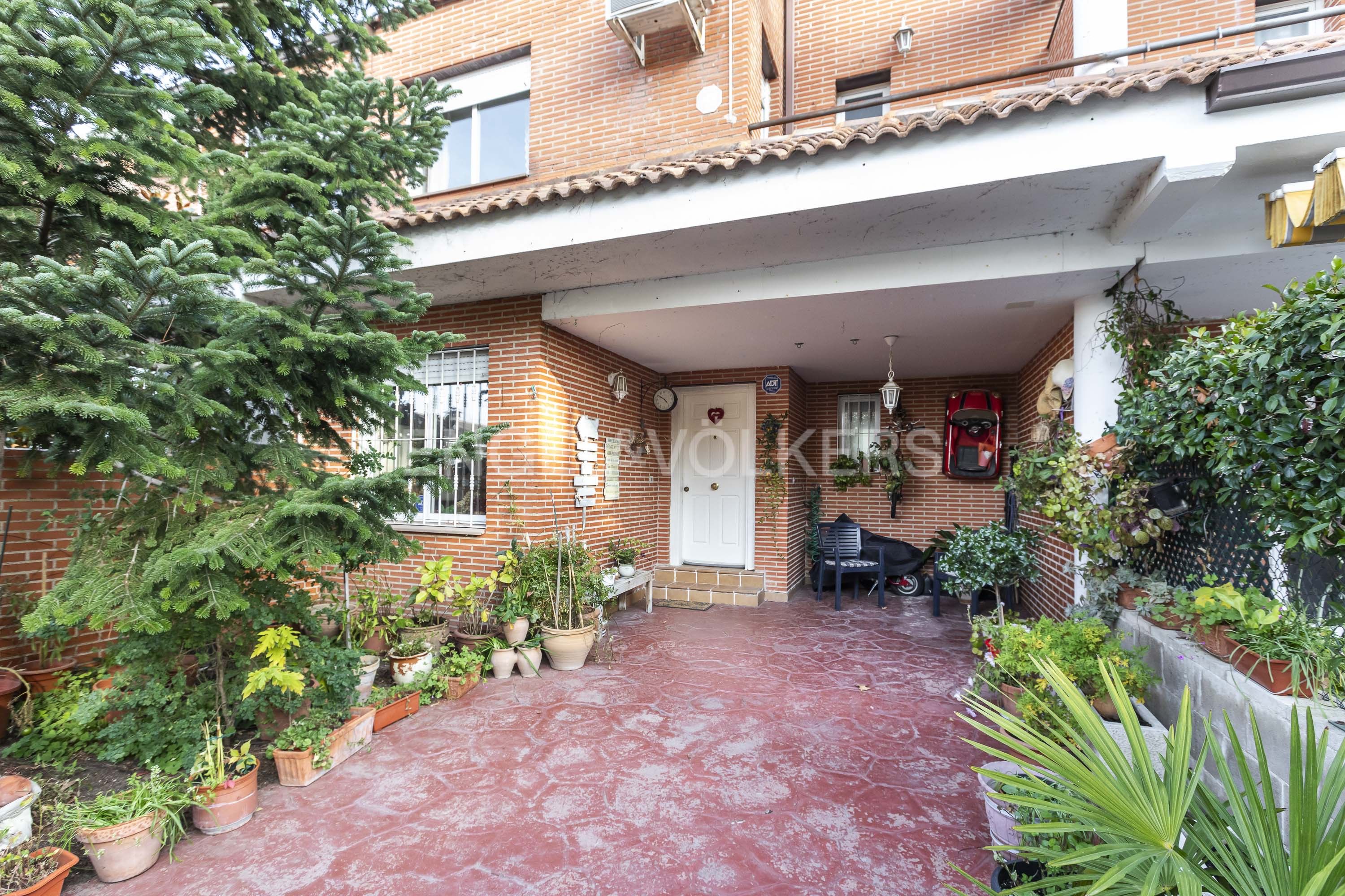Vista exterior de Casa o xalet en venda en Fuente El Saz de Jarama amb Aire condicionat, Calefacció i Jardí privat