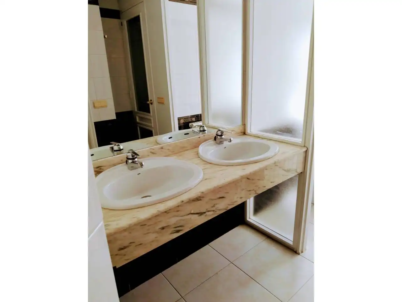 Baño de Dúplex de alquiler en Burgos con Calefacción, Parquet y Amueblado