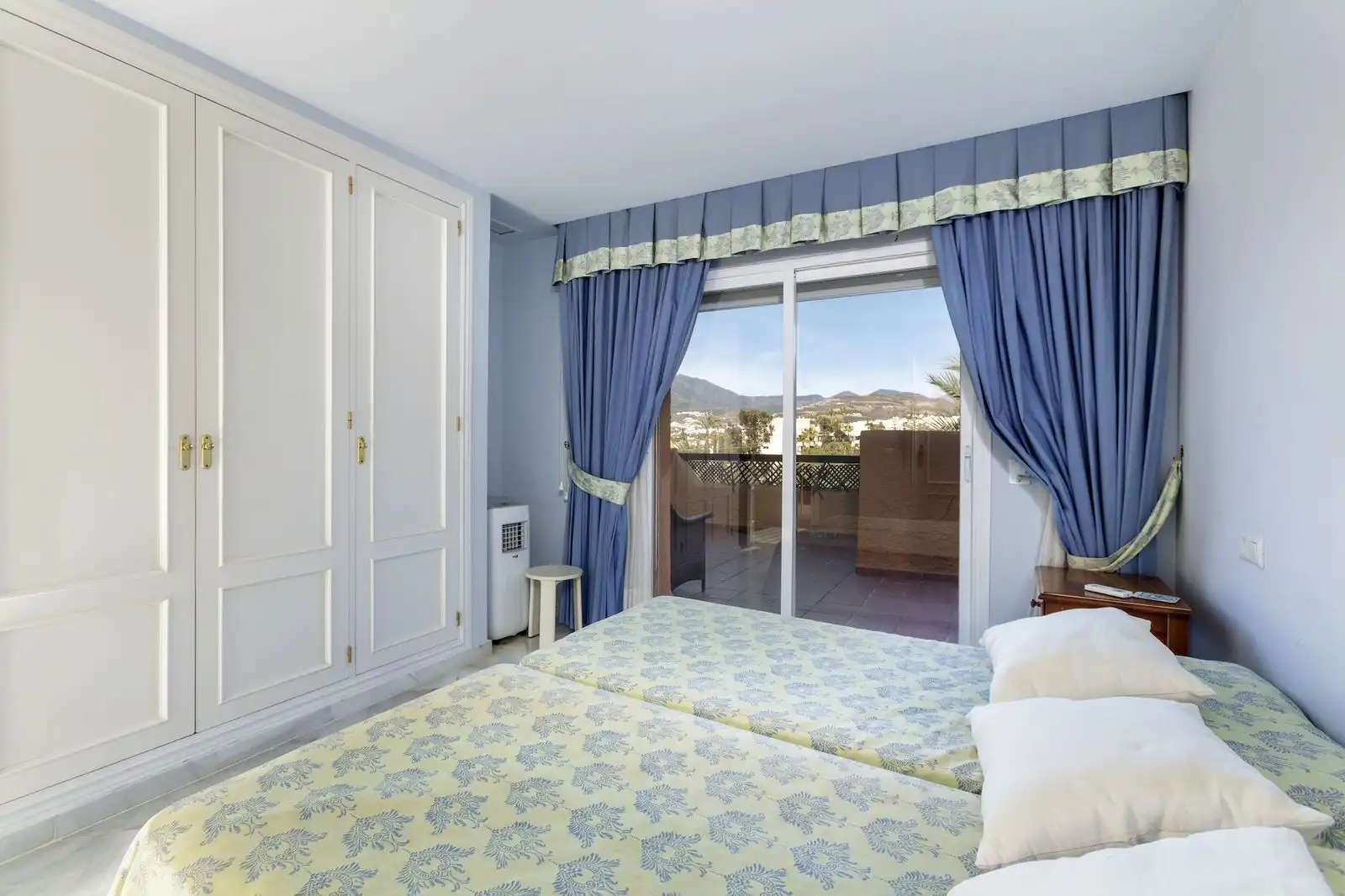 Dormitori de Casa adosada en venda en Marbella amb Terrassa, Traster i Moblat