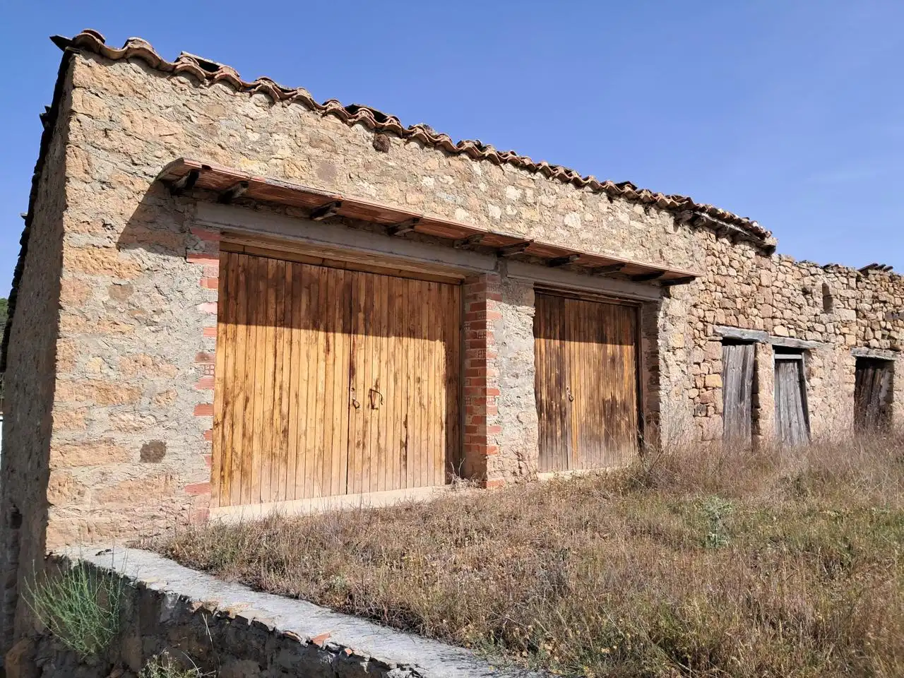 Vista exterior de Finca rústica en venda en El Castellar amb Calefacció i Jardí privat