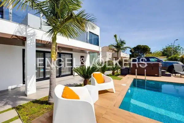 Vista exterior de Finca rústica en venta en Torrevieja con Aire acondicionado, Calefacción y Jardín privado