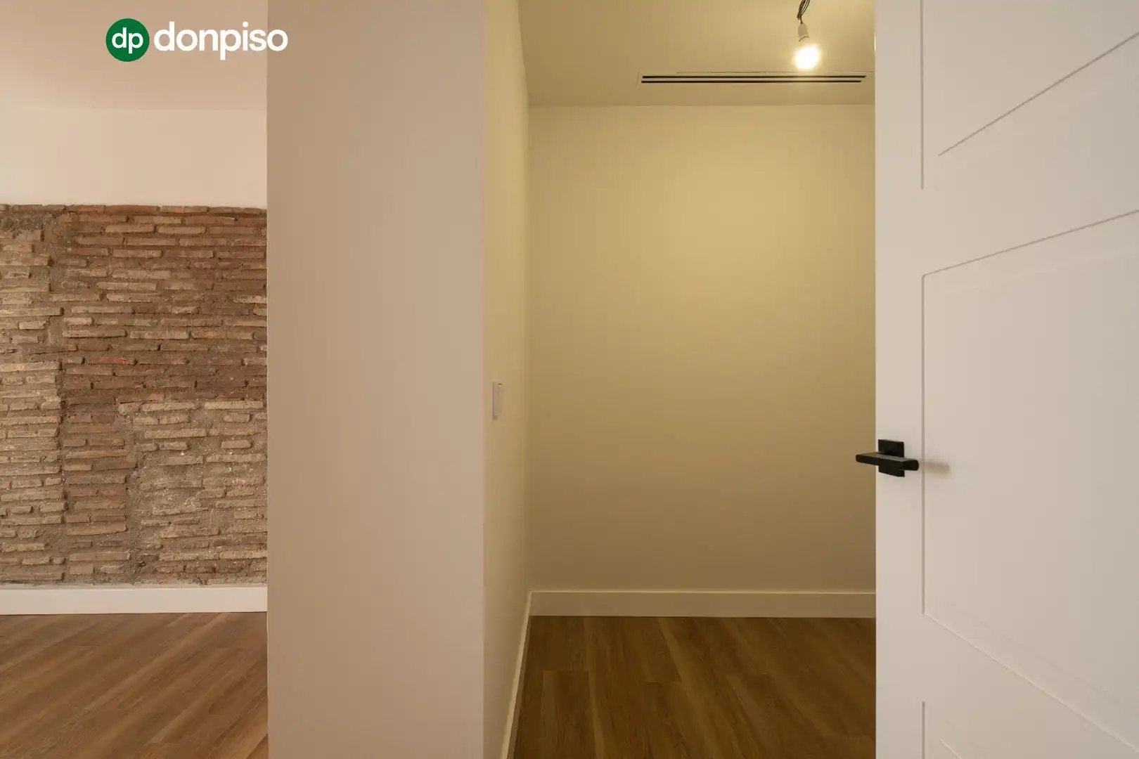 Flat for sale in Granada  with Air Conditioner