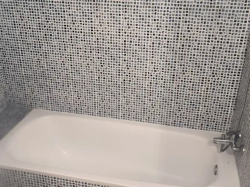 Badezimmer von Wohnung zum Verkauf in Camas mit Klimaanlage