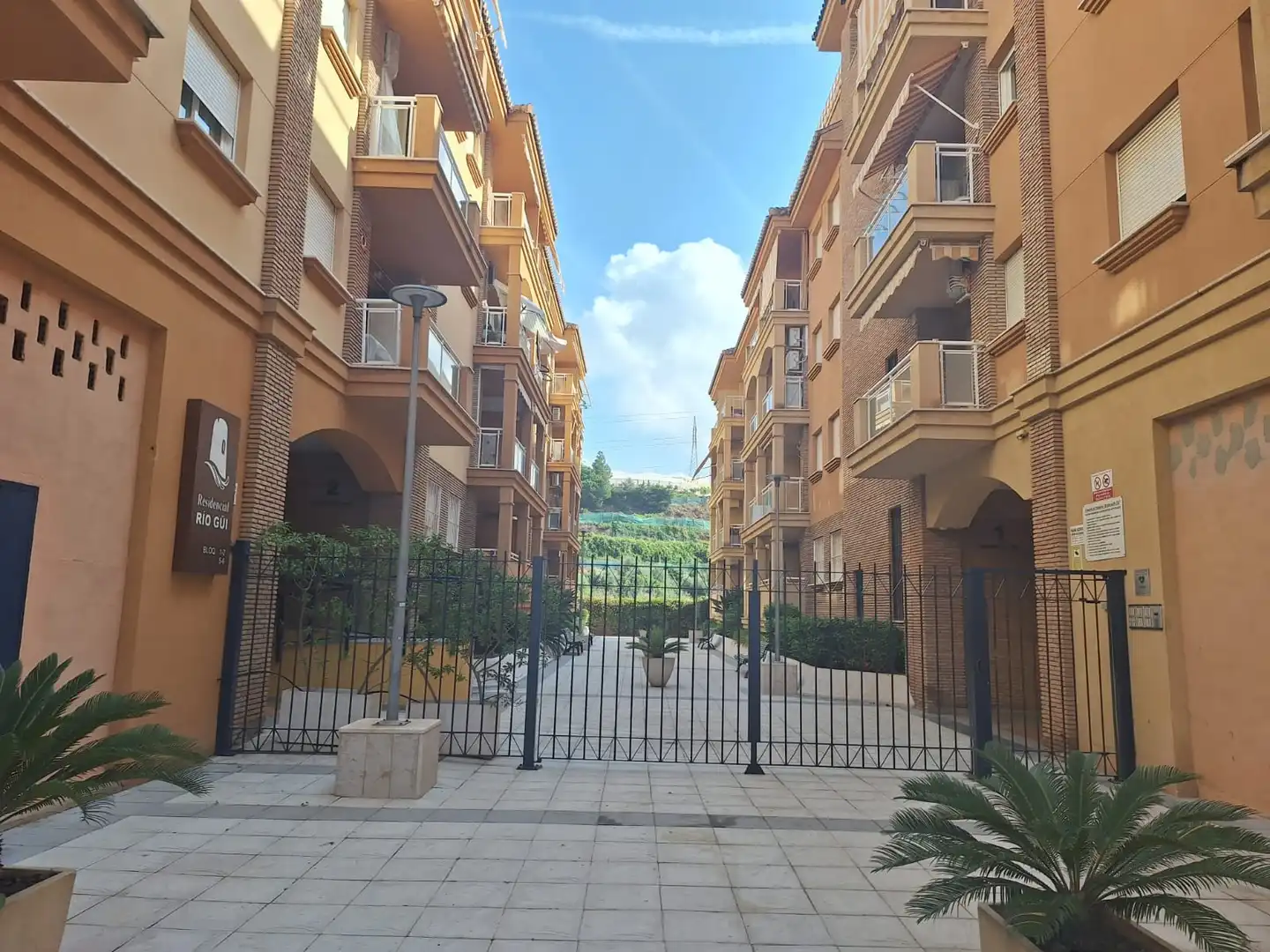 Außenansicht von Wohnung zur Miete in Torrox mit Terrasse, Abstellraum und Möbliert
