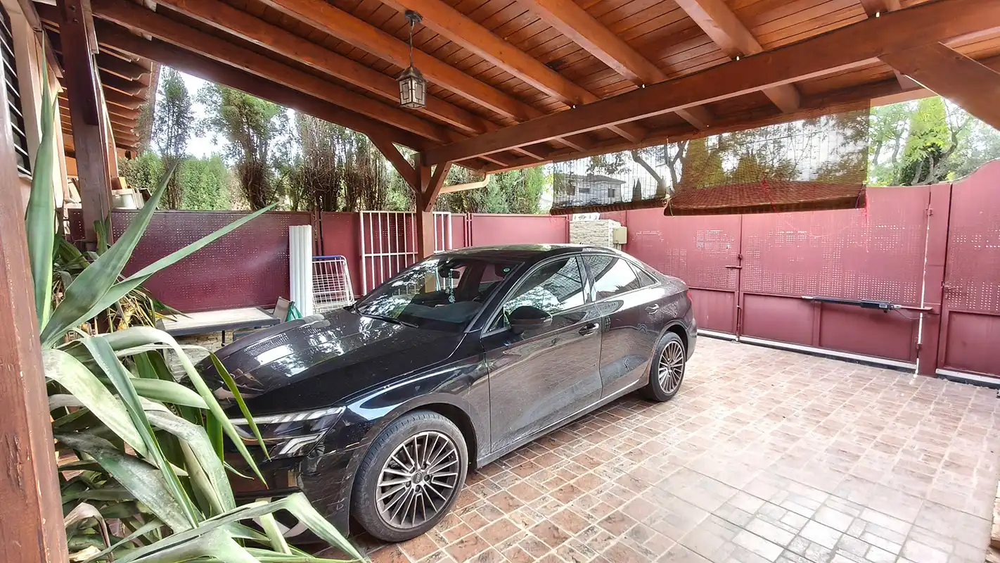 Parking of Detached homes for sale in Pedanías Oeste