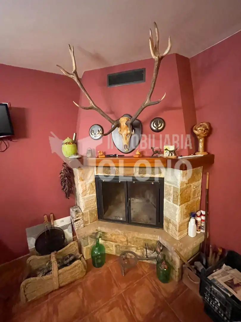 Sala d'estar de Casa adosada en venda en Alesanco amb Calefacció, Jardí privat i Parquet