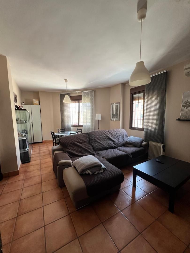 Sala d'estar de Casa adosada en venda en Alcalá de Guadaira amb Terrassa i Traster