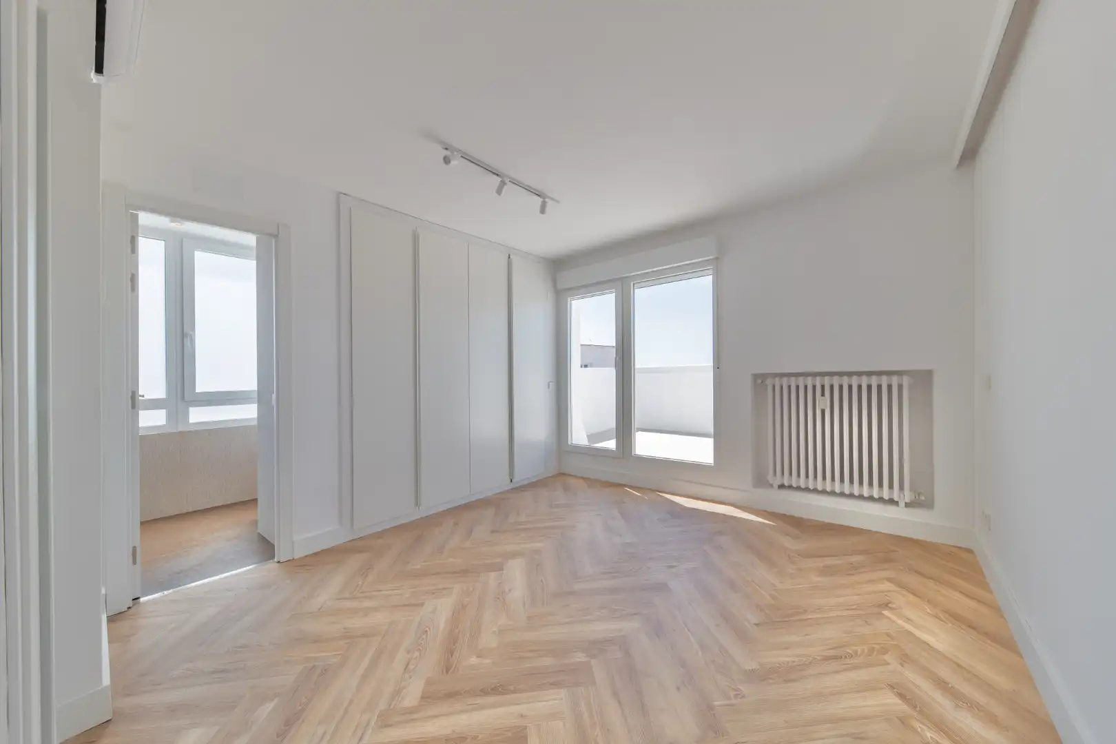 Schlafzimmer von Dachboden zum Verkauf in Madrid mit Klimaanlage, Heizung und Parkett