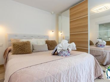 Appartamento con balcone in vendita a Carrer de Madrid