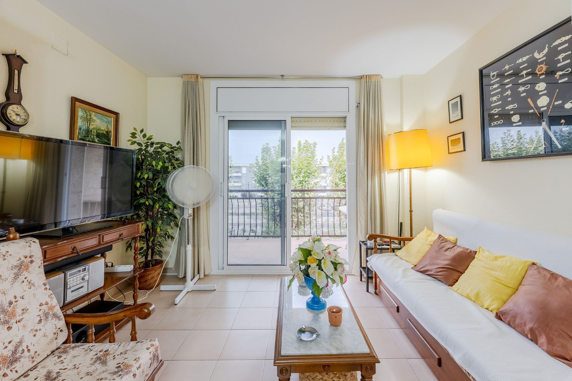 Living room of Flat for sale in Cunit  with Terrace and Furnished