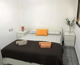 Bedroom of Apartment to share in  Valencia Capital  with Air Conditioner and Terrace