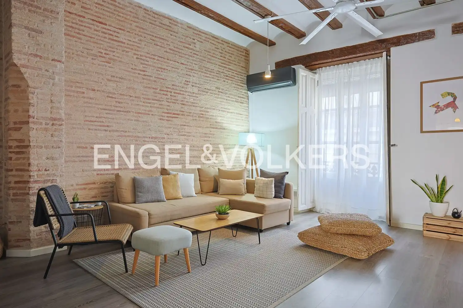 Living room of Flat for rent in Valencia  with Air Conditioner, Heating and Parquet flooring