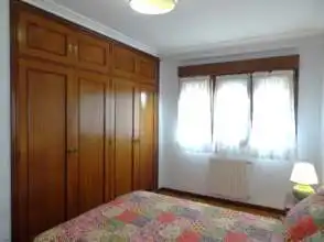 Schlafzimmer von Wohnung zur Miete in Gijón  mit Heizung, Parkett und Möbliert