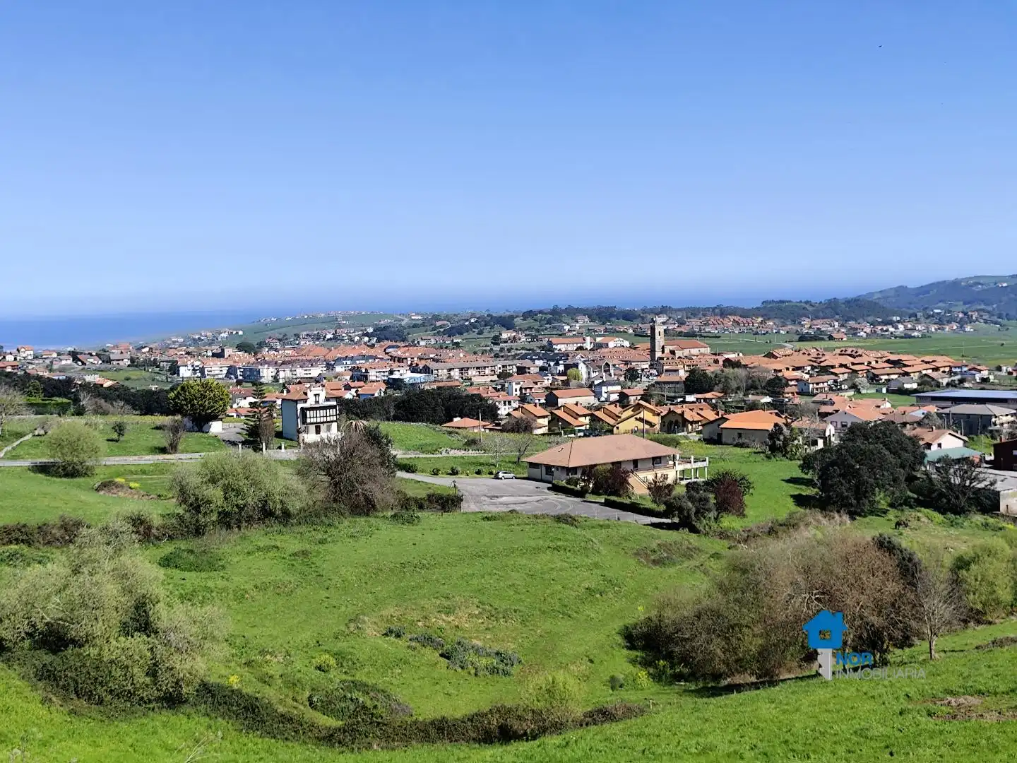 Vista exterior de Pis en venda en Bareyo amb Terrassa