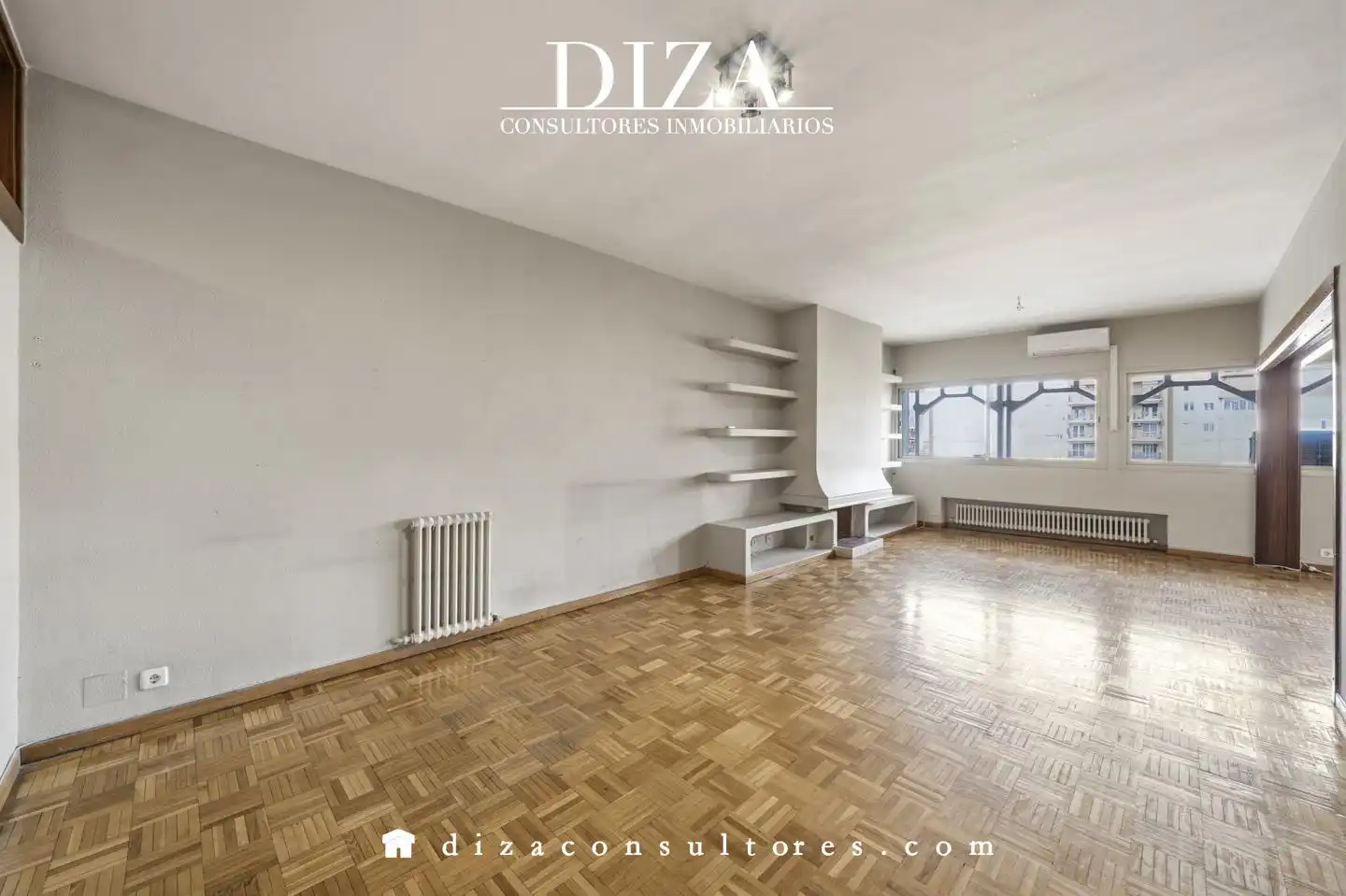 Living room of Flat for sale in  Madrid Capital  with Air Conditioner, Heating and Terrace