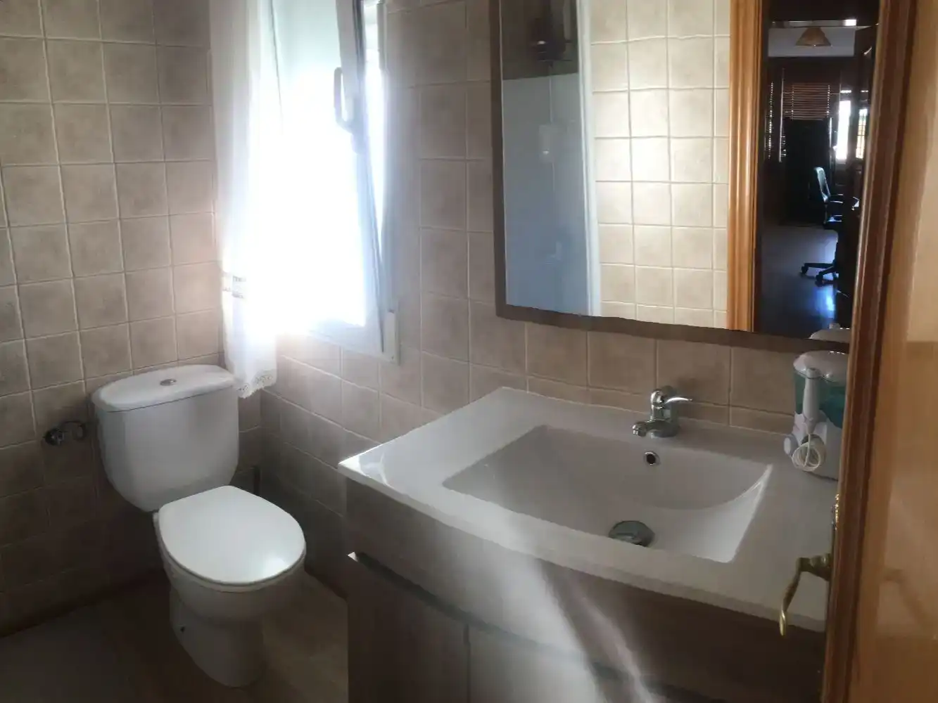 Badezimmer von Wohnung zum Verkauf in Cobisa mit Klimaanlage, Privatgarten und Parkett