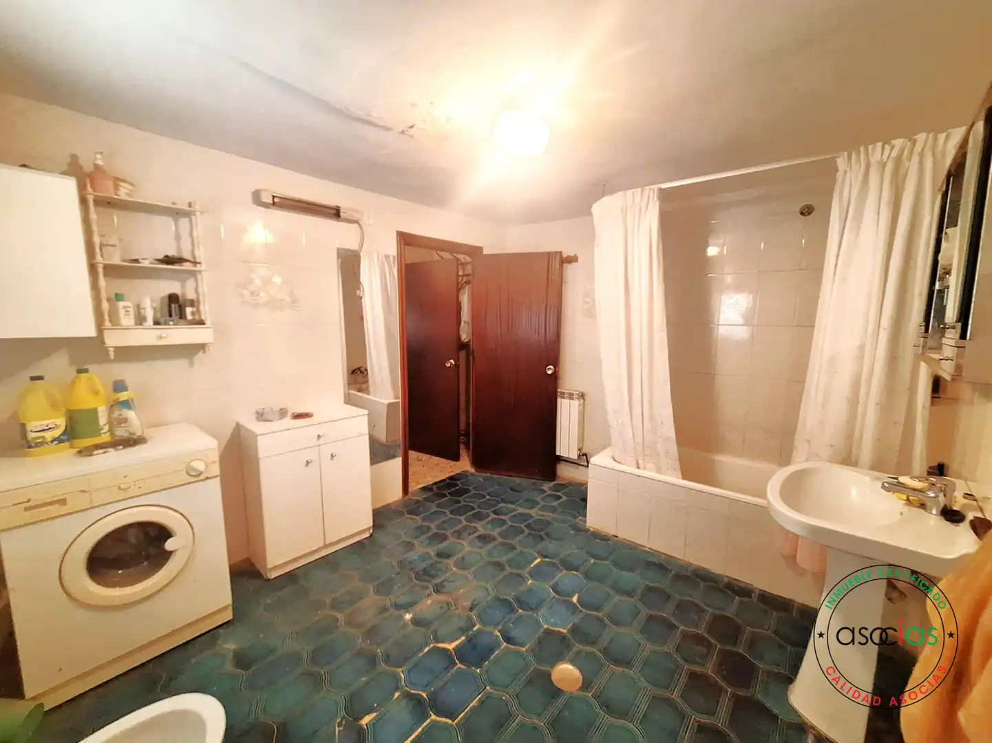 Bathroom of Detached homes for sale in Sahagún  with Heating, Private garden and Storage room