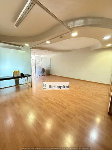 Local comercial en Venta en Joc de la Bola - Camps d'Esports