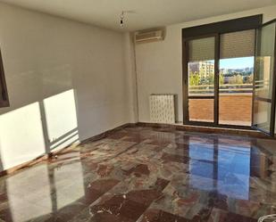 Living room of Flat for sale in  Zaragoza Capital  with Air Conditioner, Heating and Balcony