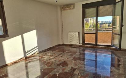 Living room of Flat for sale in  Zaragoza Capital  with Air Conditioner, Heating and Balcony