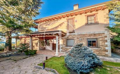 Vista exterior de Casa o xalet en venda en Miraflores de la Sierra amb Aire condicionat, Calefacció i Jardí privat