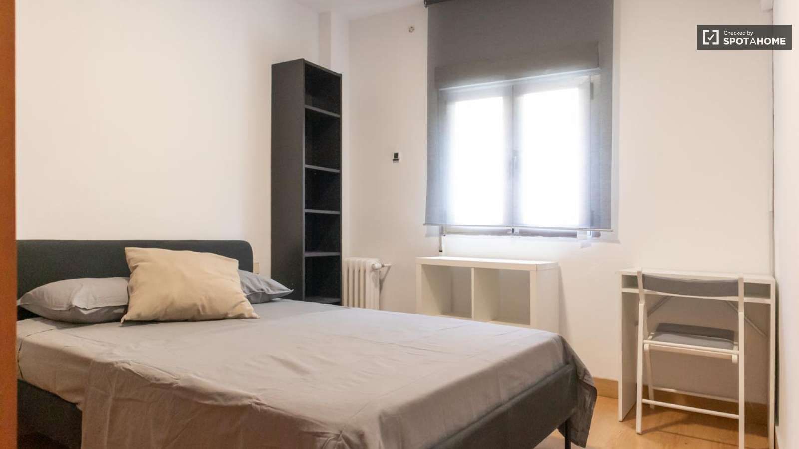 Bedroom of Flat to share in  Madrid Capital  with Air Conditioner, Heating and Terrace