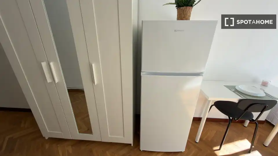 Habitación de Piso de alquiler en Madrid con Aire acondicionado, Calefacción y Amueblado