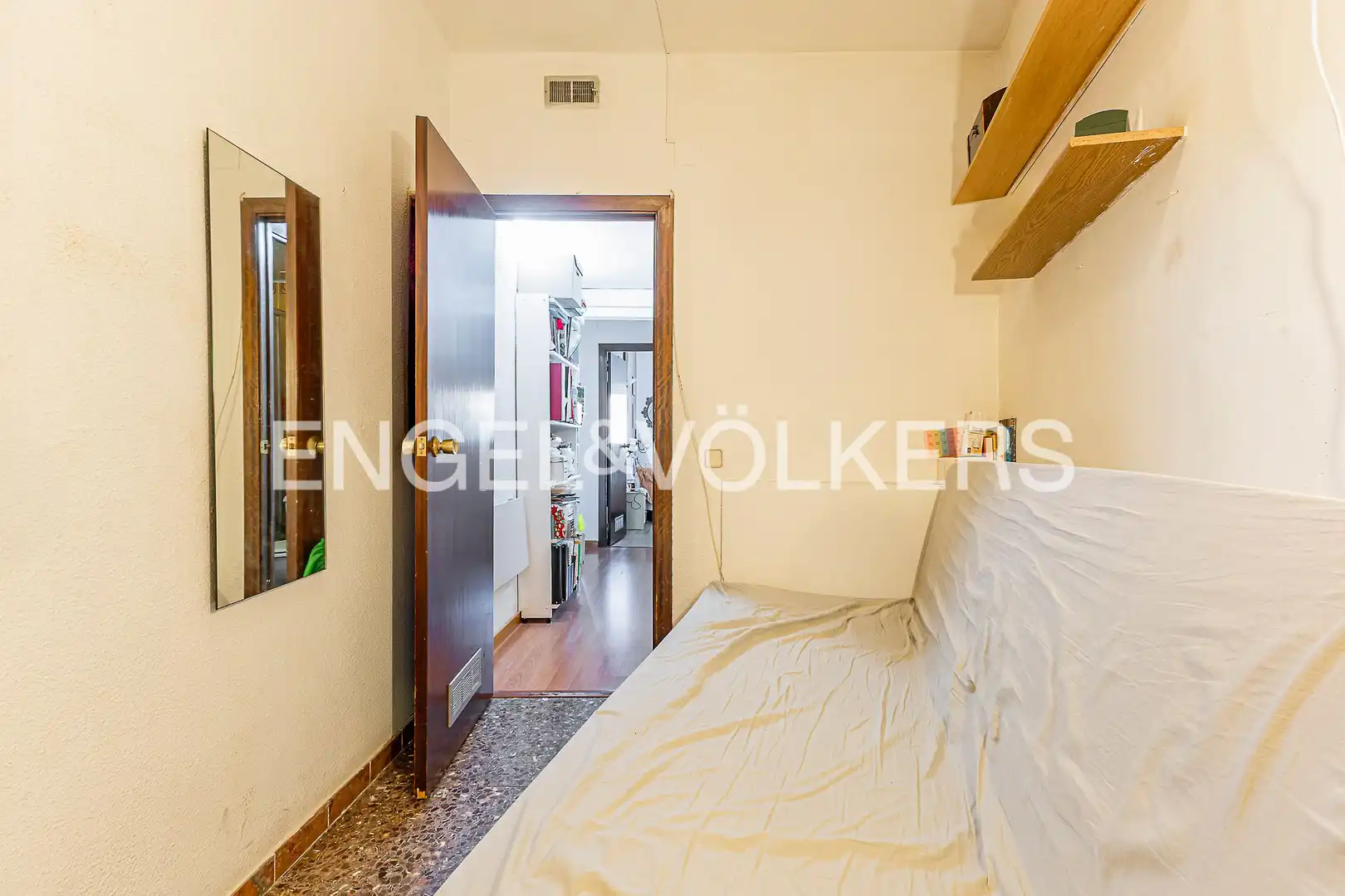 Piso en venta en Barcelona con Calefacción, Piscina y Balcón