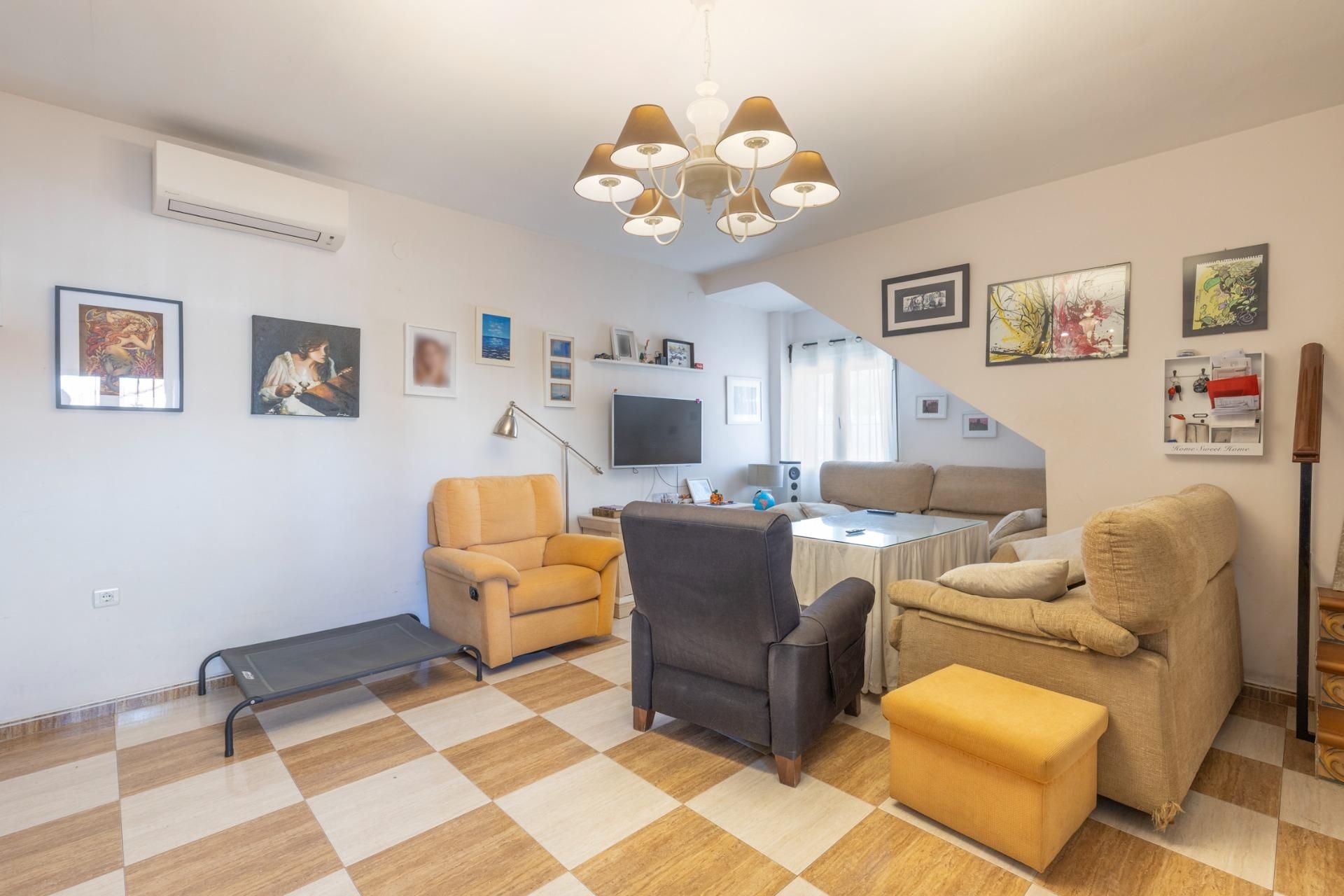 Sala d'estar de Casa o xalet en venda en Armilla amb Aire condicionat i Terrassa