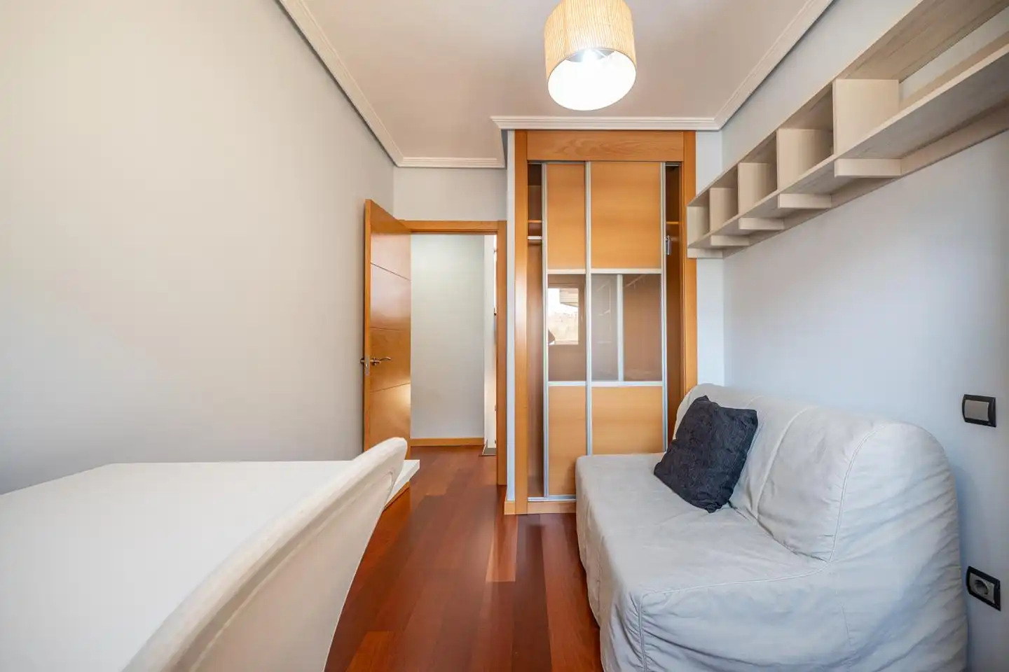 Habitación de Casa adosada en venta en Ávila con Calefacción, Jardín privado y Terraza