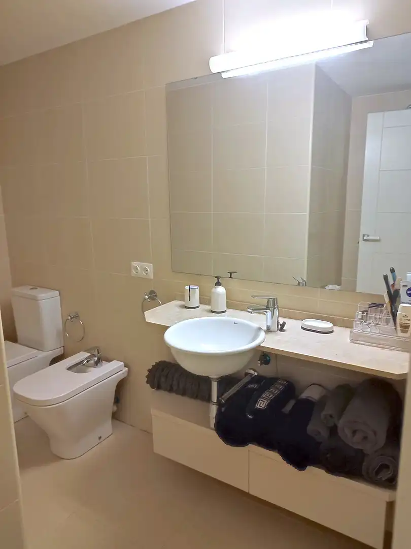 Bany de Apartament de lloguer en Castell d'Aro, Platja d'Aro i s'Agaró amb Aire condicionat i Piscina
