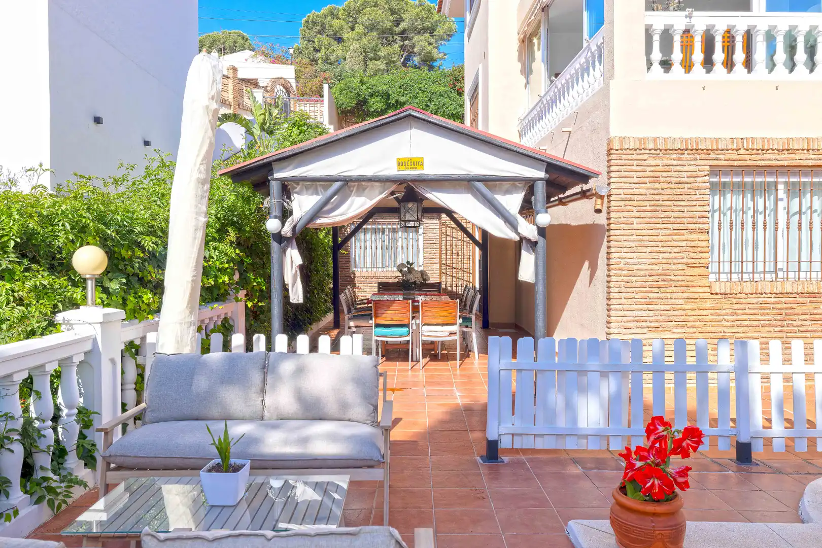 Terrassa de Casa o xalet en venda en Málaga amb Aire condicionat, Calefacció i Jardí privat