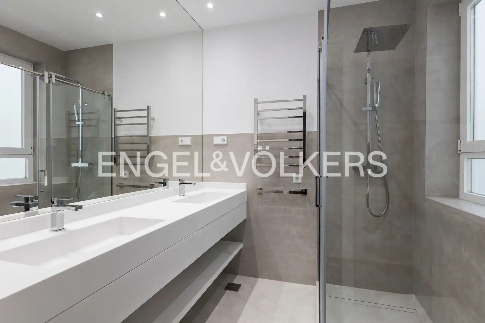Badezimmer von Wohnung zum Verkauf in Madrid mit Klimaanlage und Heizung