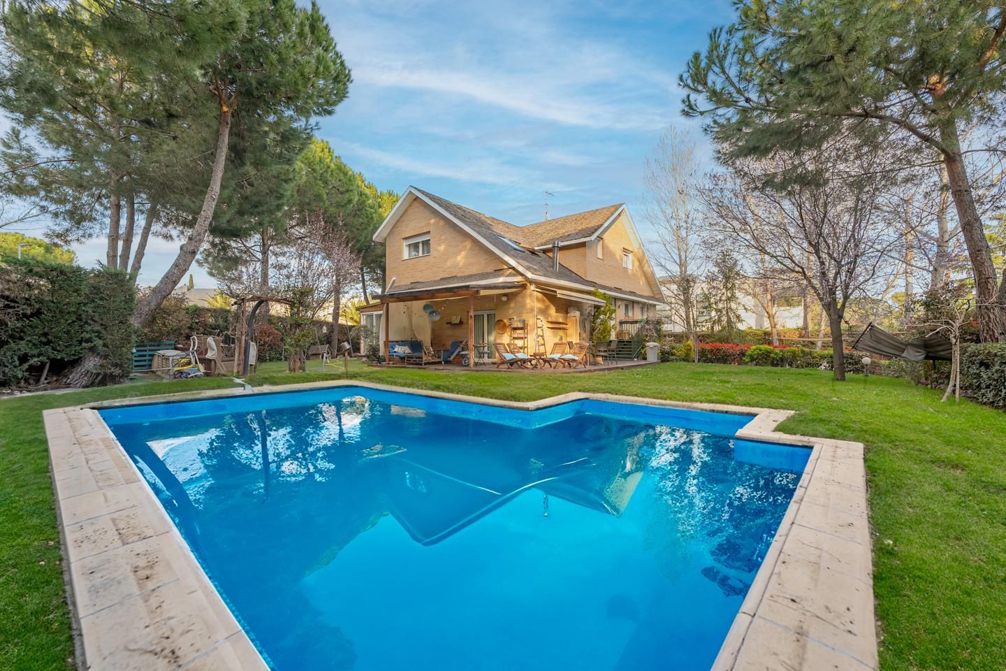 Swimming pool of House or chalet for sale in Las Rozas de Madrid  with Air Conditioner, Heating and Private garden