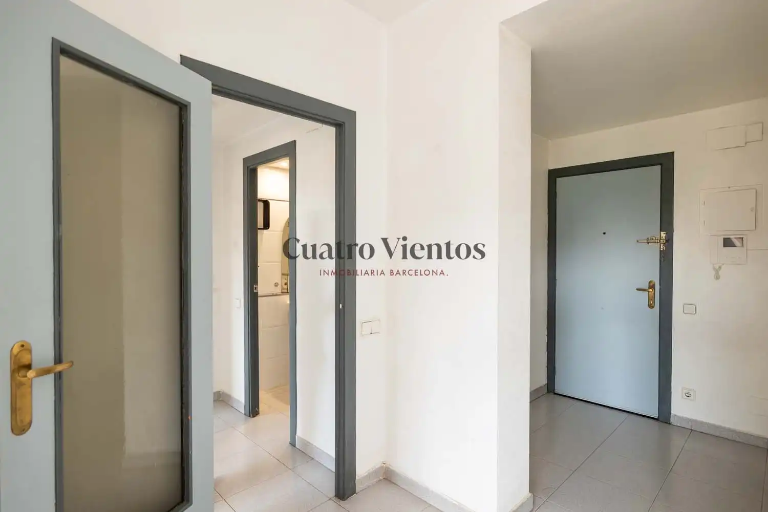 Flat for sale in Barcelona  with Air Conditioner, Heating and Oven