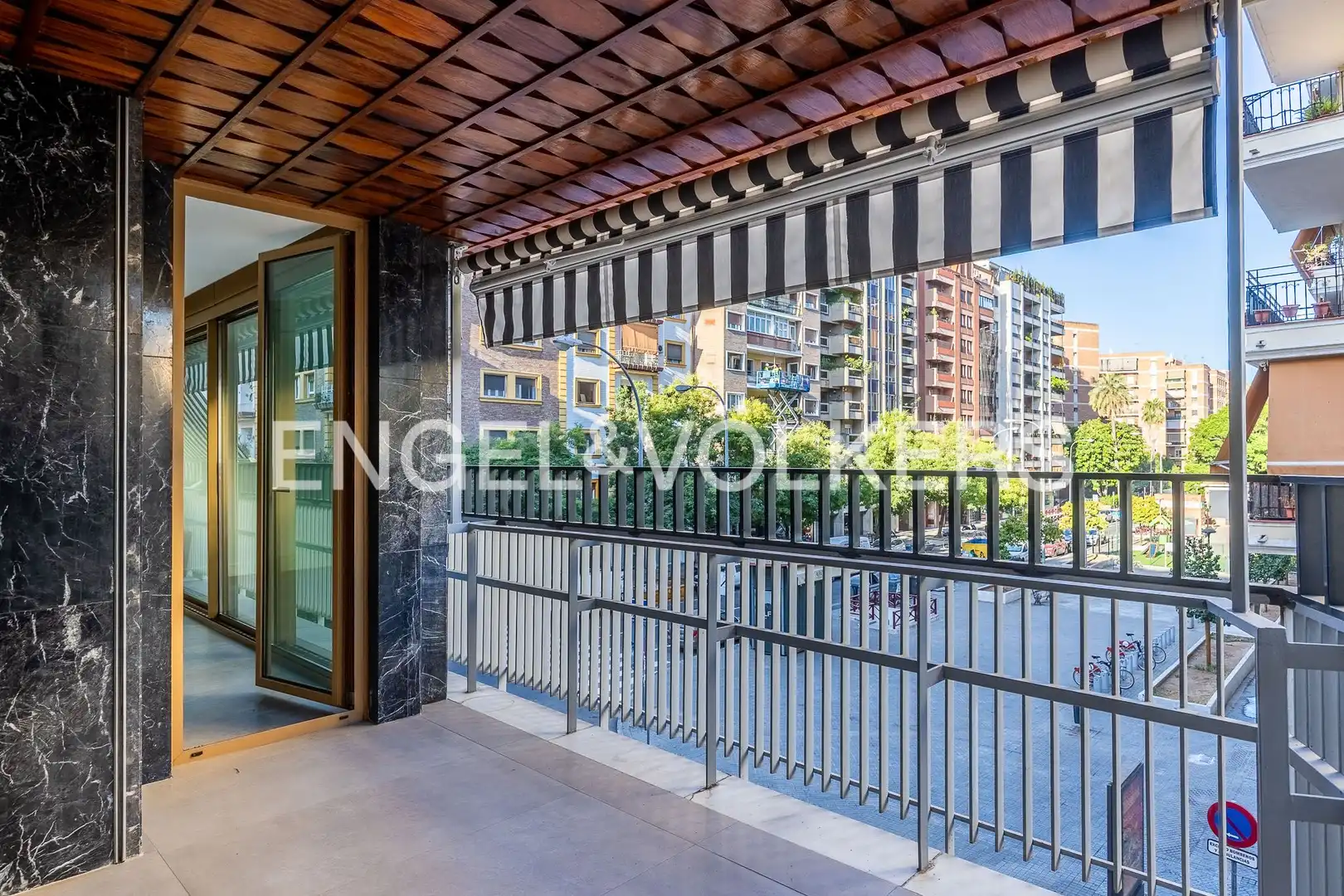 Piso con terraza en venta en Los Remedios