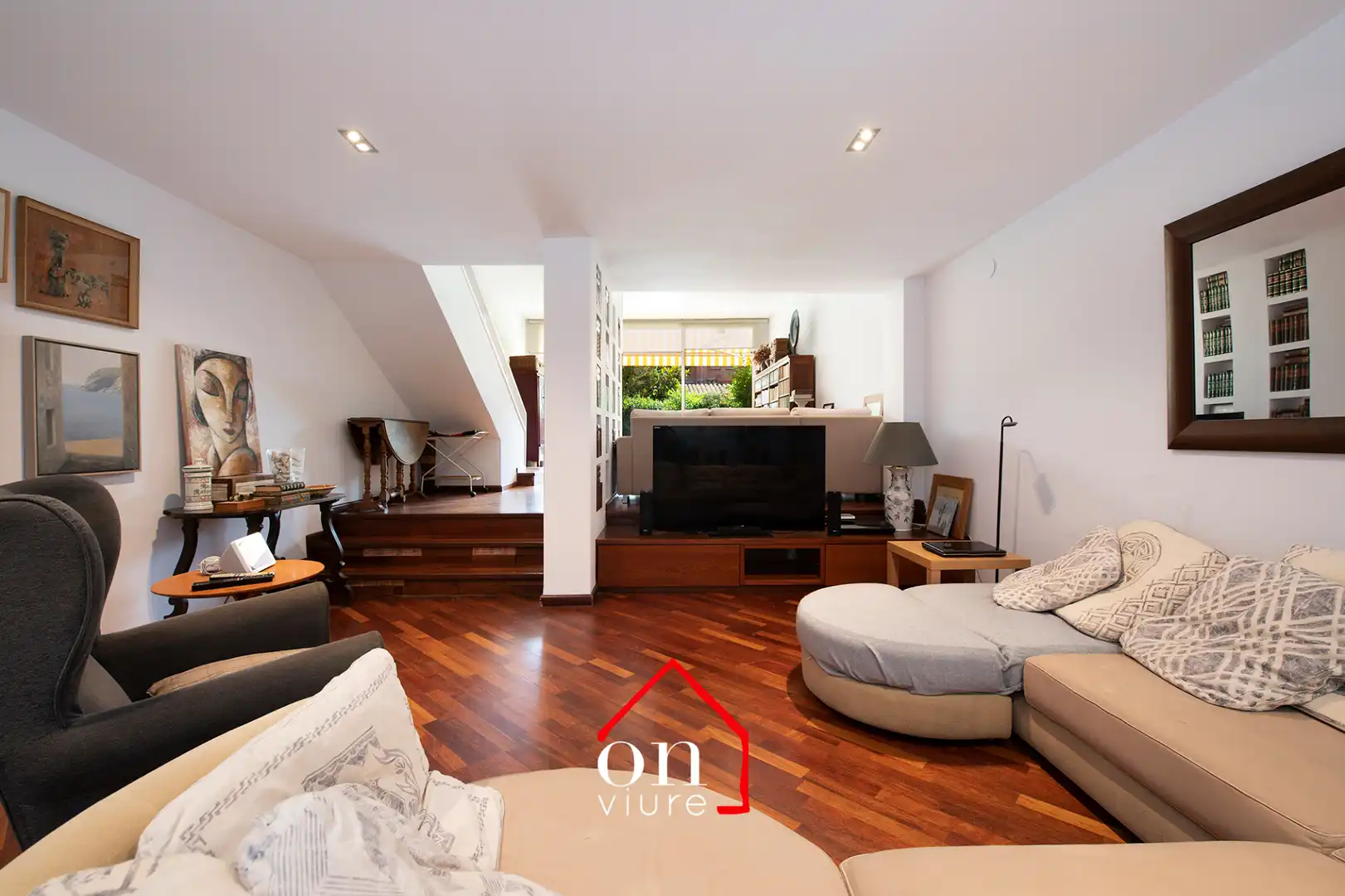 Sala d'estar de Casa o xalet en venda en Sant Cugat del Vallès amb Calefacció, Jardí privat i Terrassa