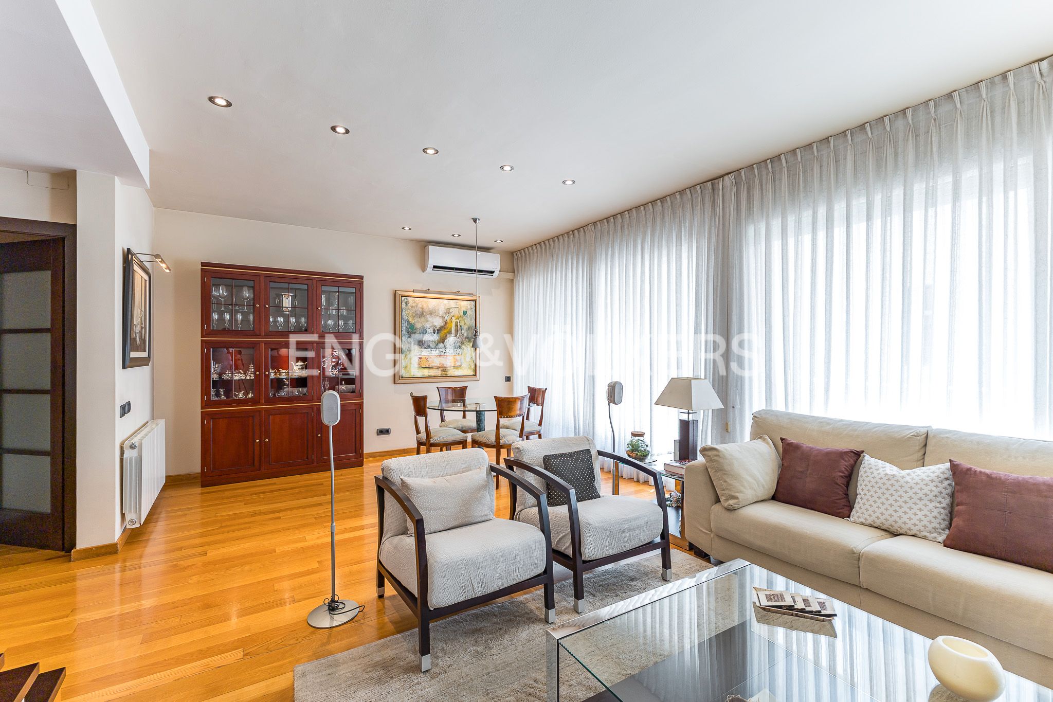 Sala d'estar de Casa o xalet en venda en  Barcelona Capital amb Calefacció, Parquet i Terrassa