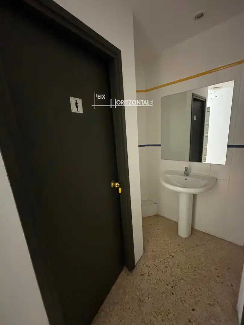 Badezimmer von Geschaftsraum zur Miete in Barberà del Vallès mit Klimaanlage und Internet