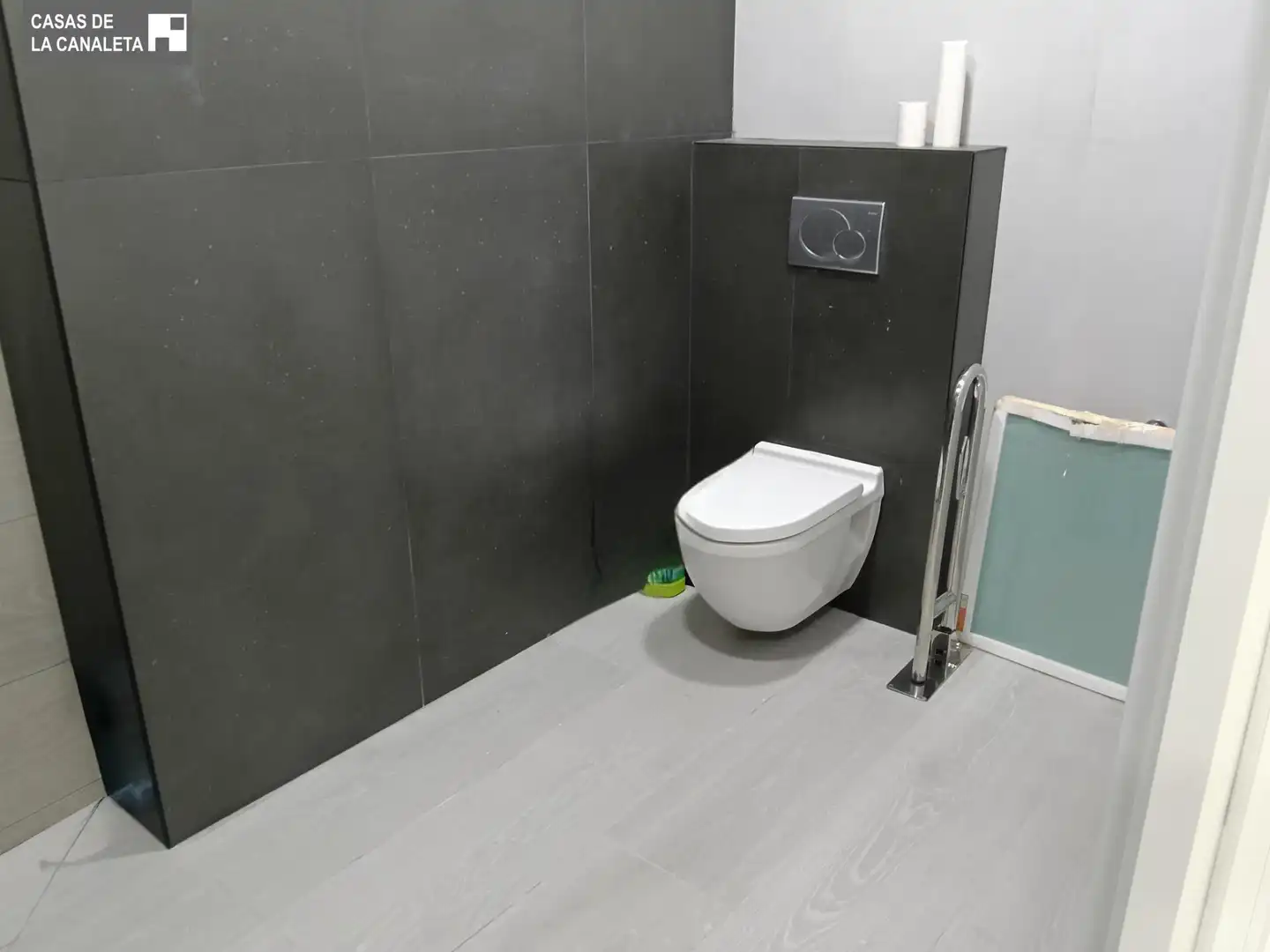 Baño de Local en venta en Mislata con Aire acondicionado
