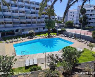 Piscina de Apartament de lloguer en San Bartolomé de Tirajana amb Aire condicionat i Balcó