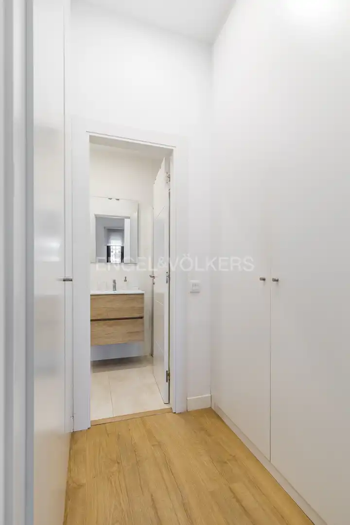 Dormitori de Apartament de lloguer en Madrid amb Aire condicionat, Calefacció i Moblat