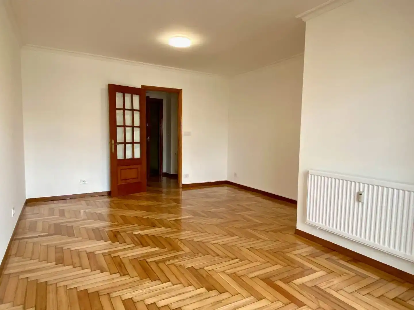 Living room of Flat for rent in Vigo   with Parquet flooring and Storage room