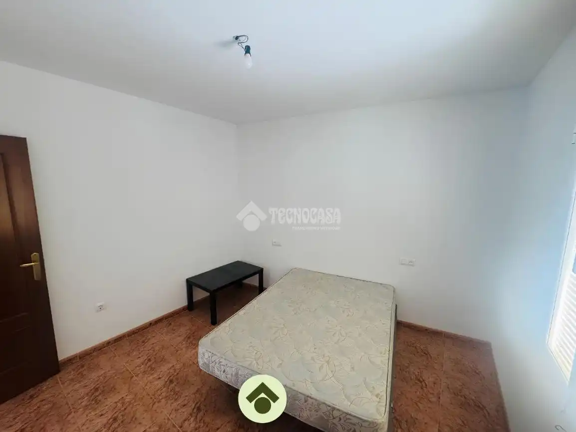 Dormitori de Casa adosada en venda en Bujalance amb Aire condicionat, Parquet i Moblat